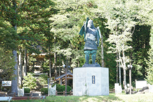 尹良(ゆきよし)親王像(川宇連神社)