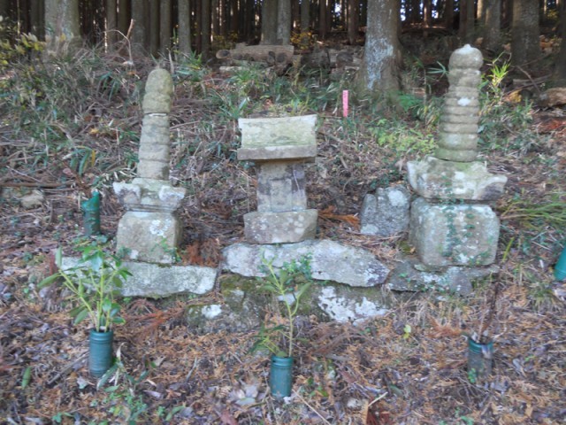 奥平出雲守貞盛の墓 新城市 キラッと奥三河観光ナビ