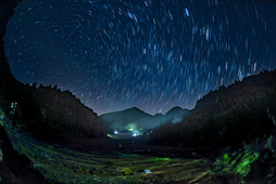 星の片時雨で霧が立つ