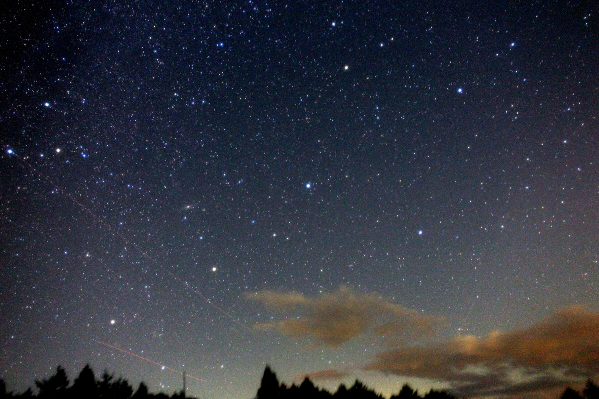 夜空に浮かぶ秋の四辺形